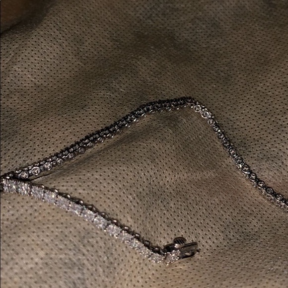 Diamond tennis bracelet - Picture 4 of 5